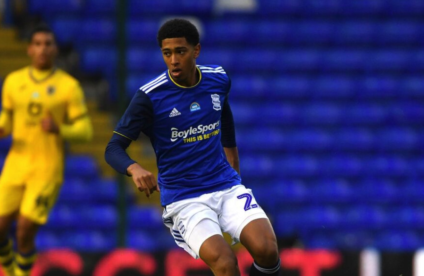 国安刚拿到足协杯冠军，就要给新帅准备三份引援大礼，值得期待（国安捧起足协杯，新帅将获三重引援厚礼，拭目以待）