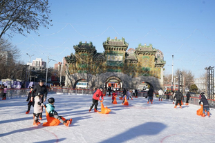 巴塞罗那迎战特内里费：女子足球联赛的巅峰对决（女足联赛焦点战：巴塞罗那对阵特内里费）