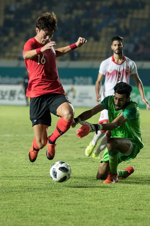 皇马主场1-2不敌曼城，赛后伯纳乌球场响起嘘声（曼城客场2-1击败皇马，赛后伯纳乌嘘声四起）