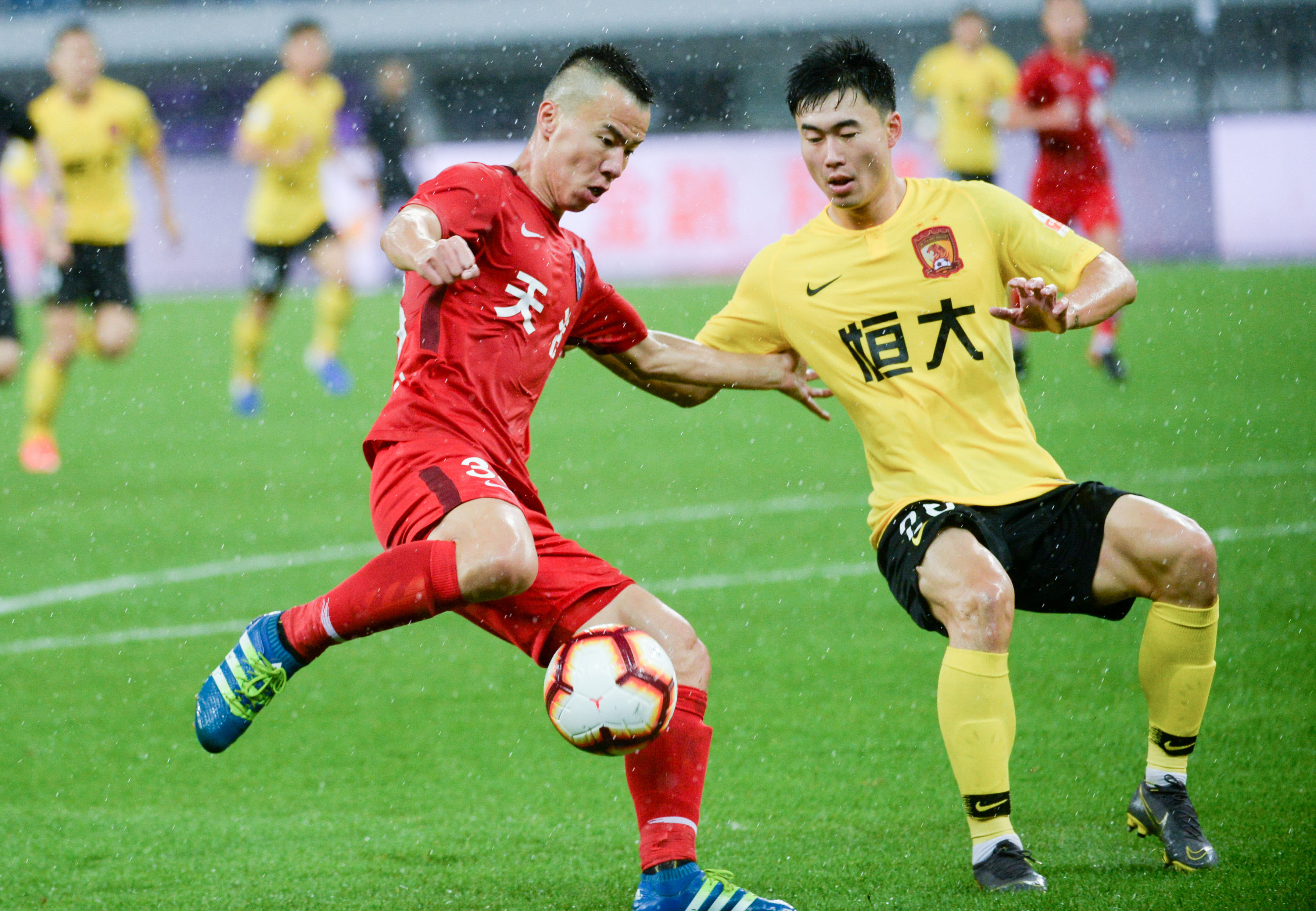 TA：利马传球出色&充满侵略性，他的回归可以丰富曼联打法（TA：利桑德罗传球犀利且富侵略性，复出有望丰富曼联战术）