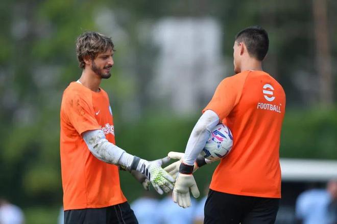 日职乙半场：新井一耀、山本隼大破门，长崎成功丸1-1水户蜀葵（J2半场：新井一耀与山本隼大相继破门，长崎成功丸暂1-1水户蜀葵）