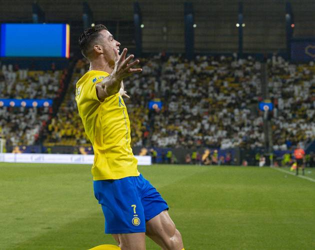 曼联英超15轮4-1胜狼队，近3轮不败，B费2射1传，助球队冲至第六，有望重返欧冠区。（英超第15轮：曼联4-1击退狼队，B费梅开二度+助攻，近3轮不败升至第六，剑指欧冠区）