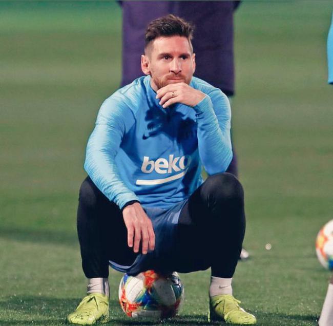 扎戈：托蒂睡觉打呼噜还说梦话；吐西蒙尼口水是因他故意挑衅（扎戈回忆往事：托蒂睡觉会打呼还说梦话；对西蒙尼吐口水因其故意挑衅）