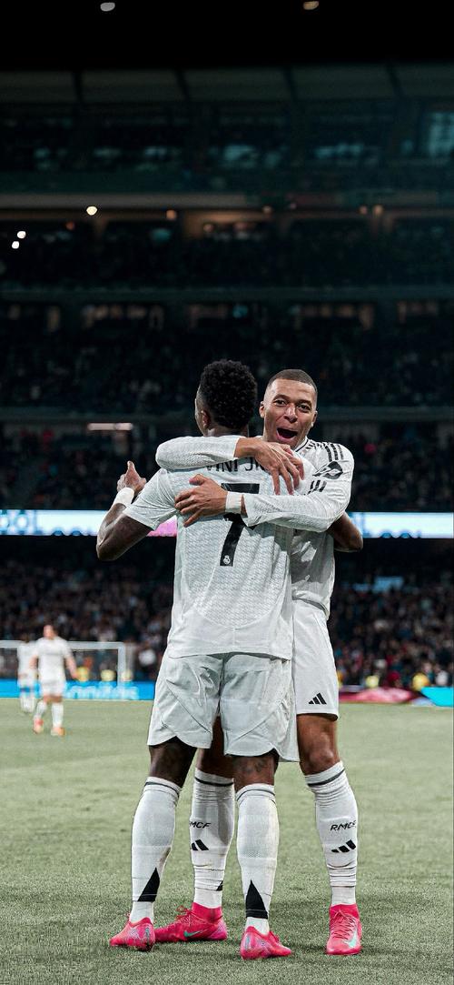 英媒：不敌纽卡赛后瓜帅与吉马良斯争论，并疑似怒斥摄像师（英媒曝：曼城不敌纽卡后瓜迪奥拉与吉马良斯发生口角，疑当场斥责摄像师）